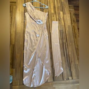 One once for a wedding. Good condition!